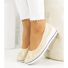Ballerines beiges sur le coin Connor 1