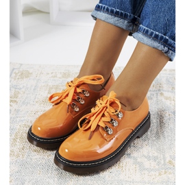 Chaussures laquées orange par Kristina 1