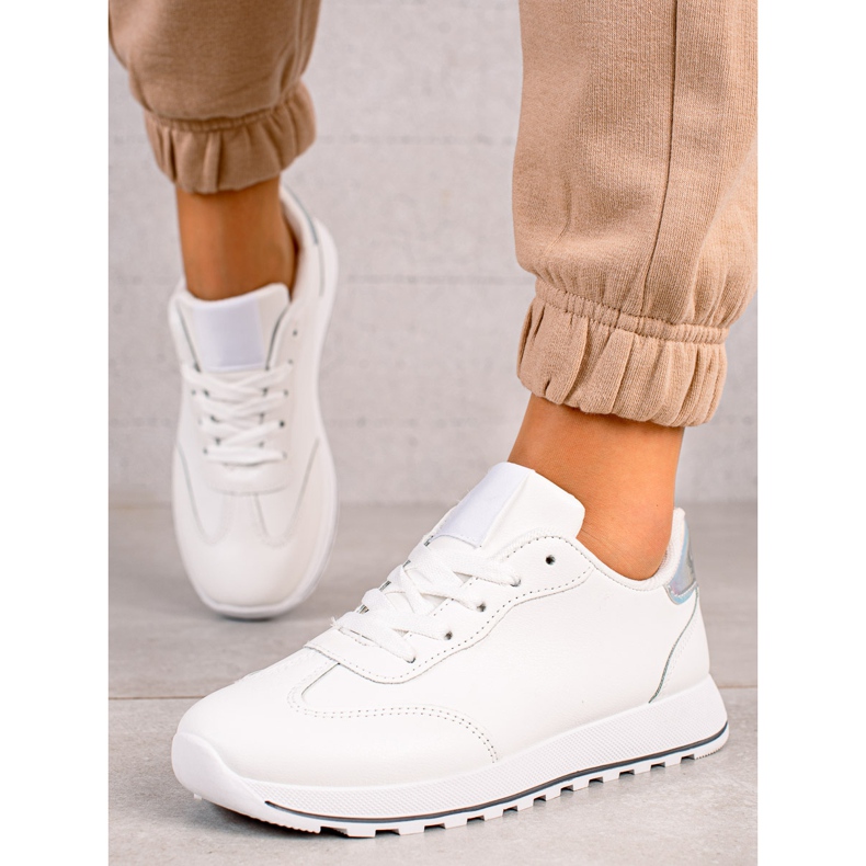 TRENDI Chaussures de sport classiques en cuir écologique blanche 1 TRENDI Chaussures de sport classiques en cuir écologique blanche 1