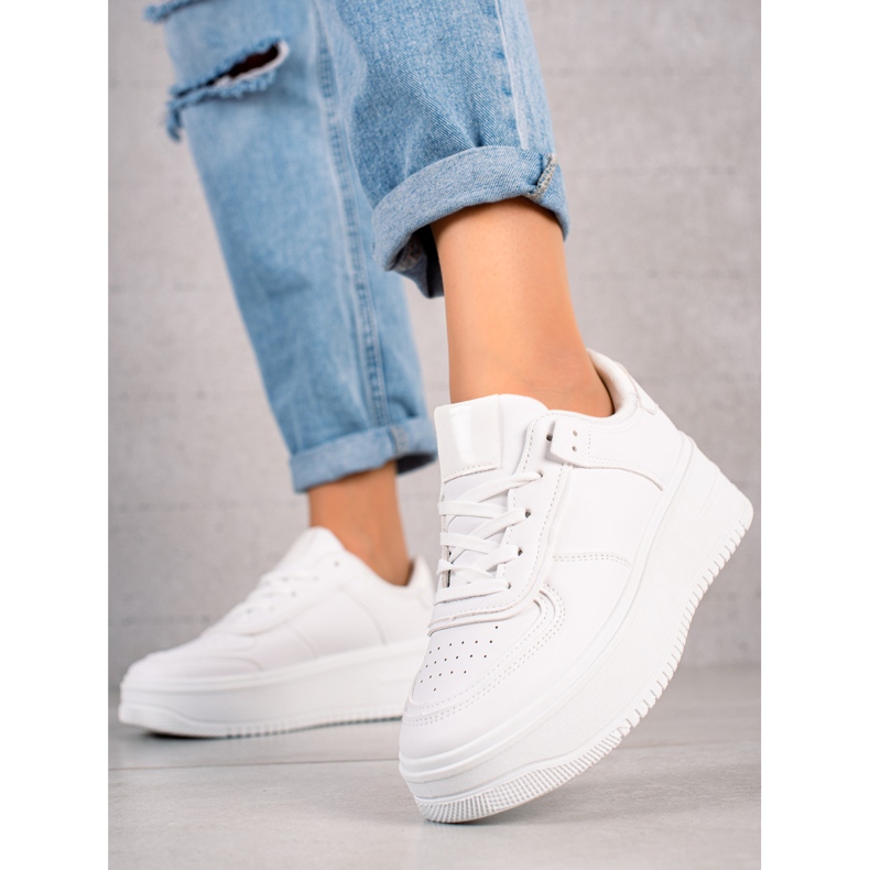 TRENDI Baskets à la mode sur une large plateforme blanc 1