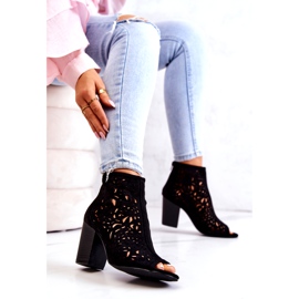 FB1 Bottes Noires Ajourées Sur Un Poteau Bretagne le noir 4