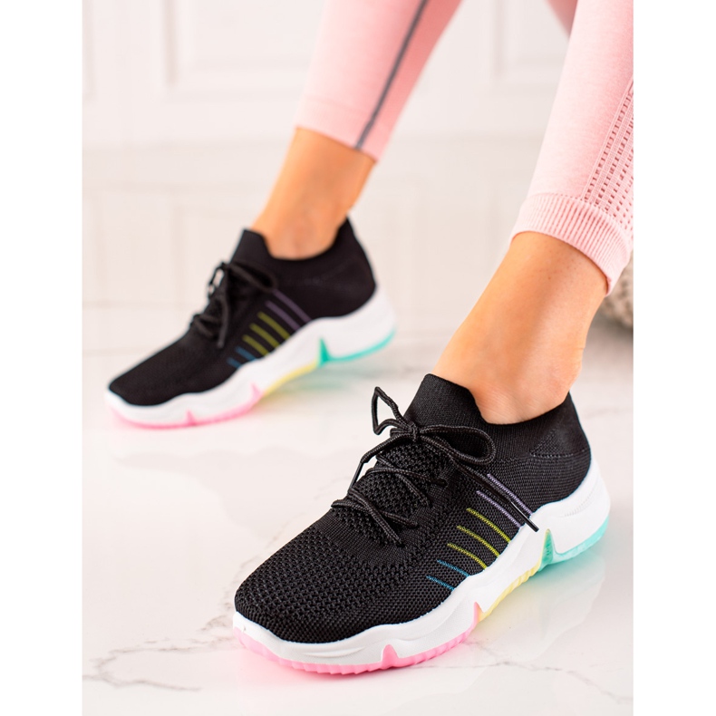 TRENDI Chaussures de sport sur une plate-forme colorée noir 1