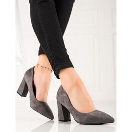 Bestelle Escarpins en daim sur un pilier gris 4