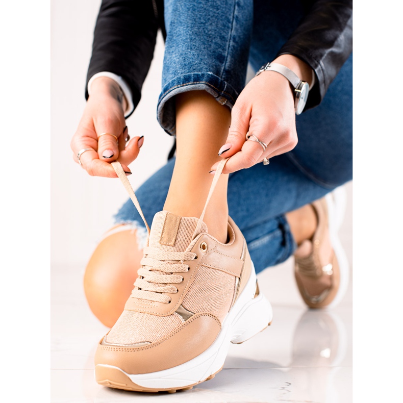 Diamantique Baskets élégantes sur la plate-forme beige 1 Diamantique Baskets élégantes sur la plate-forme beige 1