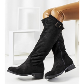 Bottes isolées plates noires de Louise le noir 1