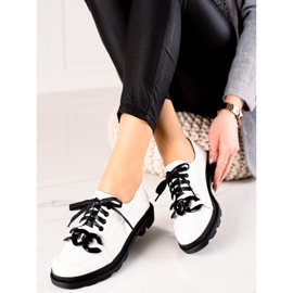 Goodin Chaussures à lacets avec un ornement blanc 2