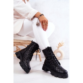 PG2 Bottes Maureen noires matelassées sur un poteau 1