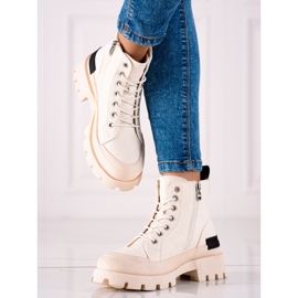 Trappeurs sur la plateforme S. Barski beige 1 Trappeurs sur la plateforme S. Barski beige 1