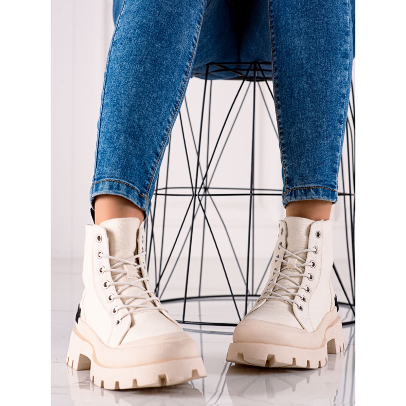 Trappeurs sur la plateforme S. Barski beige 2 Trappeurs sur la plateforme S. Barski beige 2