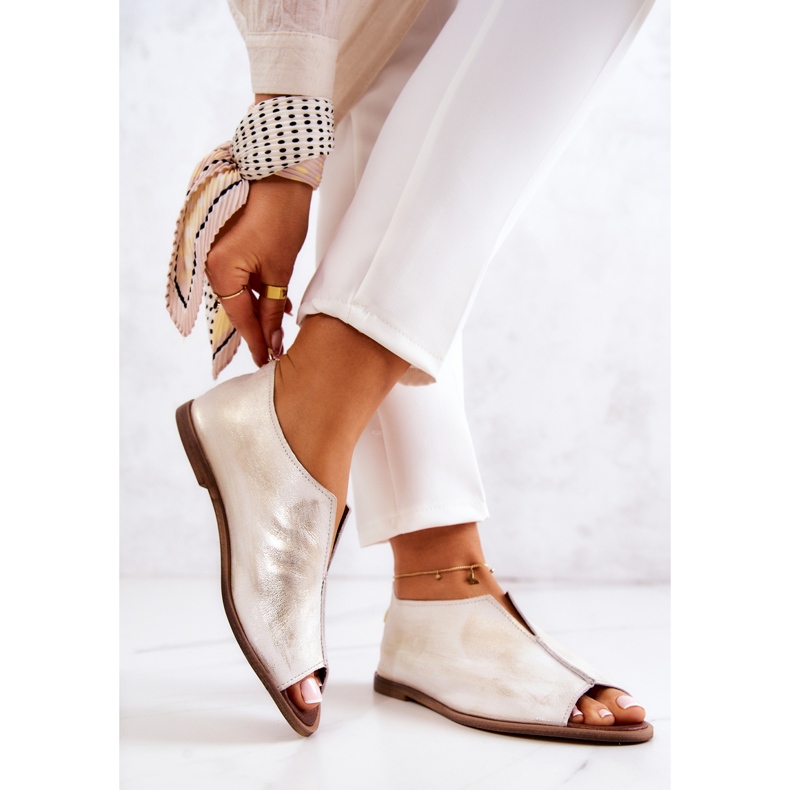 Chaussures en cuir avec une fermeture éclair Nicole 2718/004 Blanc et Or 2