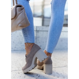 Lemar Chaussures élégantes sur un pilier avec une décoration Harmell beige 2 Lemar Chaussures élégantes sur un pilier avec une décoration Harmell beige 2