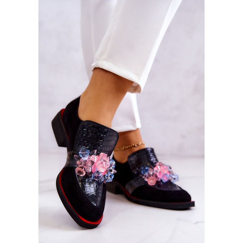 Chaussures En Daim Avec Décoration Davine Noire Et Rouge 2