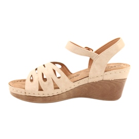 Sandales compensées confortables pour femmes Evento 22SD98-4572 Beige 1 Sandales compensées confortables pour femmes Evento 22SD98-4572 Beige 1