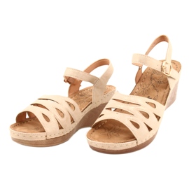 Sandales compensées confortables pour femmes Evento 22SD98-4572 Beige 2 Sandales compensées confortables pour femmes Evento 22SD98-4572 Beige 2