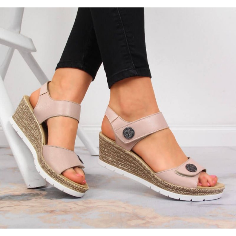 Sandales en cuir sur un coin Rieker W 619B9-31 rose 2