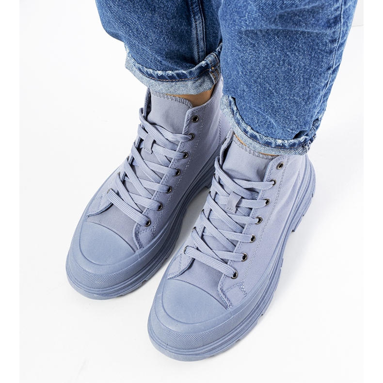 Baskets montantes bleues sur la plateforme Boyes 1