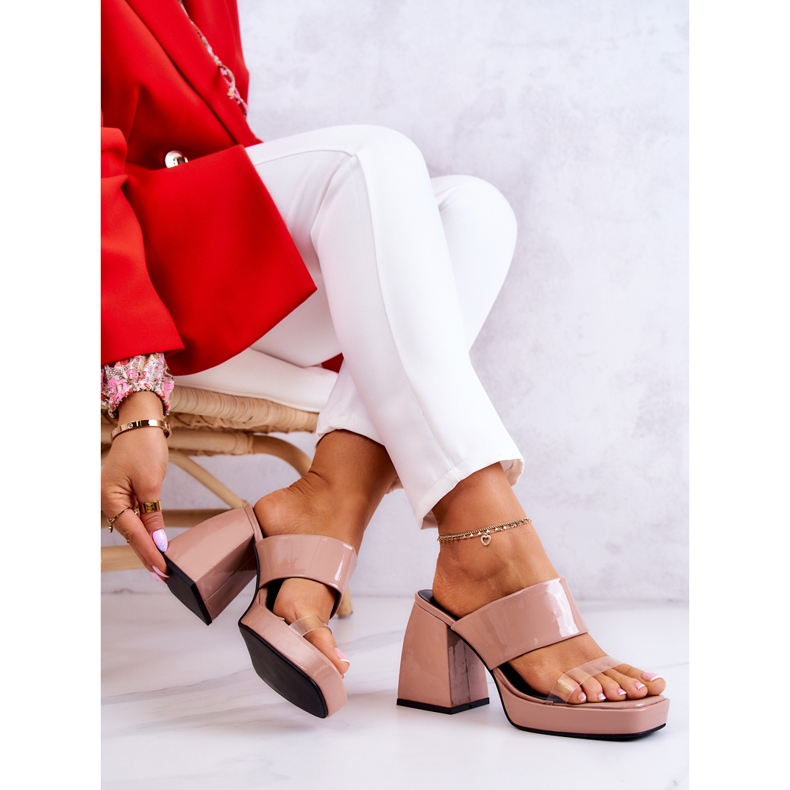 FM1 Pantoufles vernies sur une barre beige foncé de Seattle 2 FM1 Pantoufles vernies sur une barre beige foncé de Seattle 2