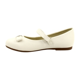 Ballerines blanches avec nœud velcro 1