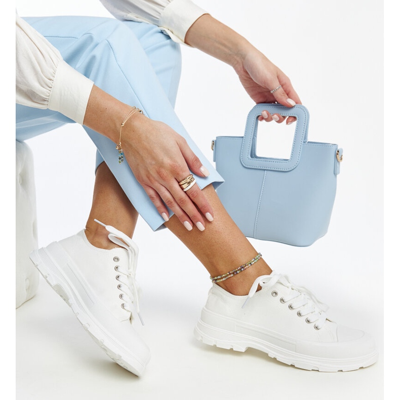 Baskets blanches sur une grosse semelle Prenzel 1