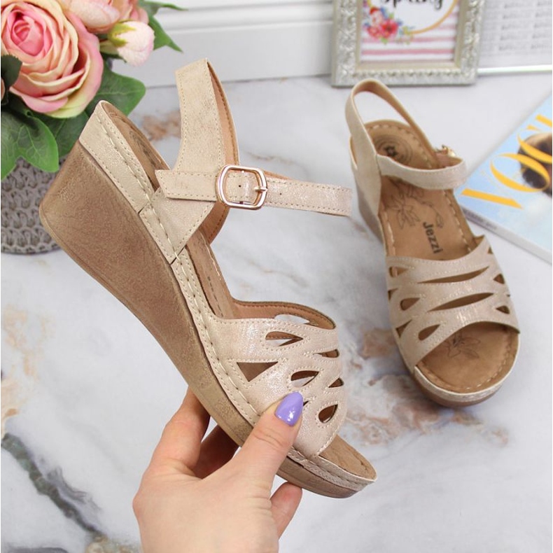 Sandales compensées Jezzi W EVE350A beige 1