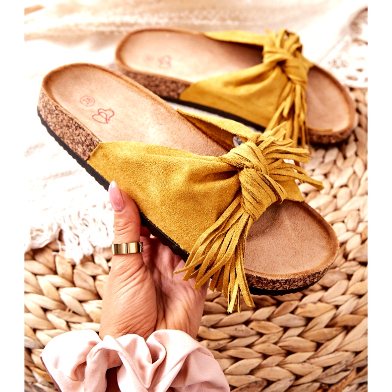 Tongs jaunes avec semelle en liège et franges 1