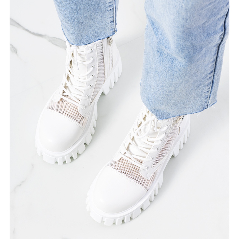 Boots blanches à tige Potts ajourée 1