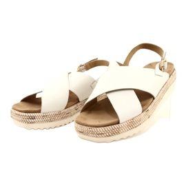 Sandales en cuir Caprice sur la plate-forme 9-28712 102 White blanche 2