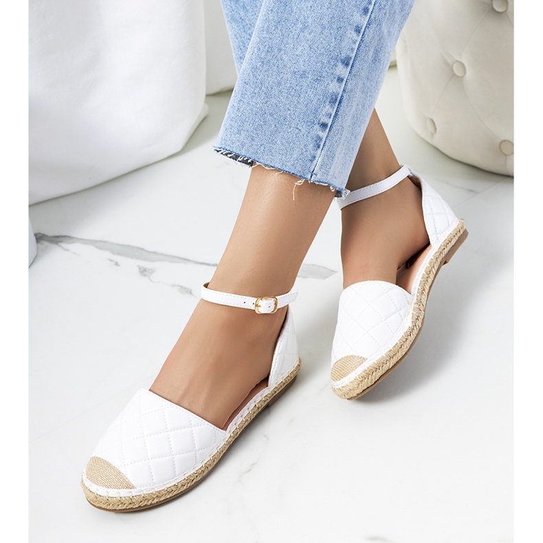 Les espadrilles blanches de Faiz 1