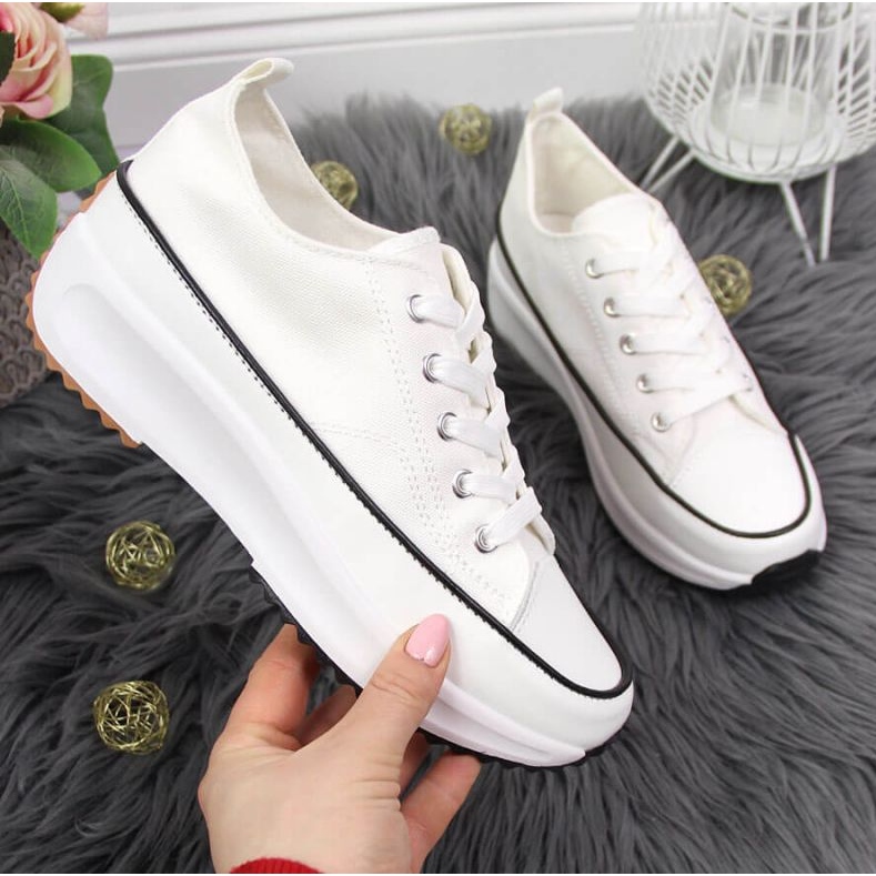 Baskets blanches sur la plateforme McKeylor W JAN93A 1