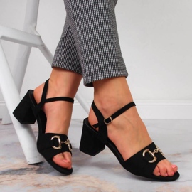 Sandales sur le poteau avec décoration S. Bararski W OLI158A noir le noir 2 Sandales sur le poteau avec décoration S. Bararski W OLI158A noir le noir 2