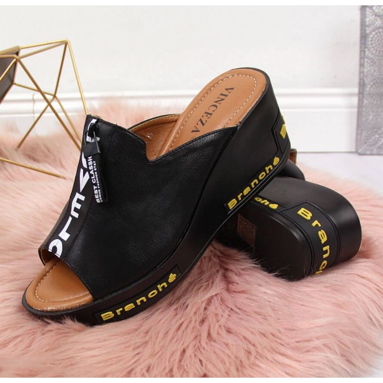 Chaussons compensés noirs avec inscriptions Vinceza W JAN109 2