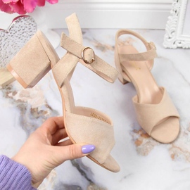 Sandales sur le poste de Vinceza W JAN113B beige 1