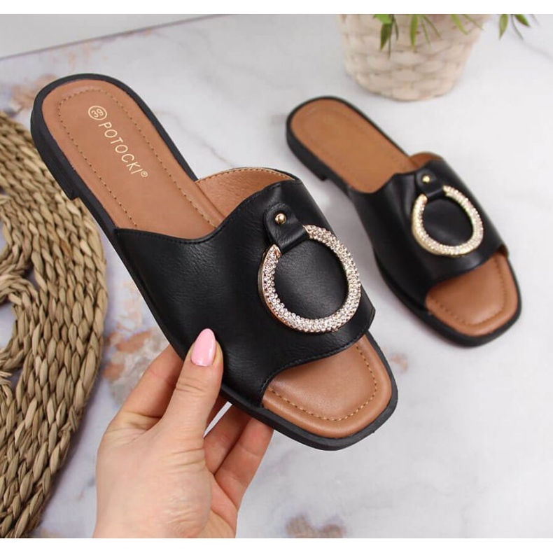 Chaussons noirs avec décoration Potocki W WOL74A 1