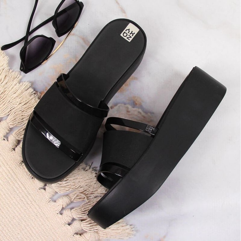 Chaussons en caoutchouc sur la plateforme Zaxy W INT1708B noir 2