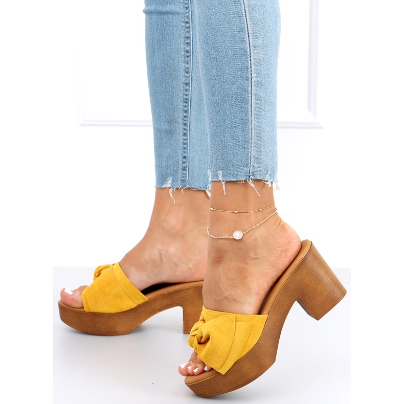 Chaussons ala Zeri Sabots jaunes 1