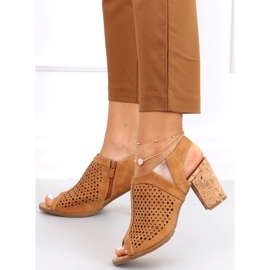 Sandales ajourées sur le poteau Assia Camel brun 5
