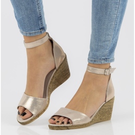 Sandales en cuir Filippo DS2137/21 Go doré d'or 2