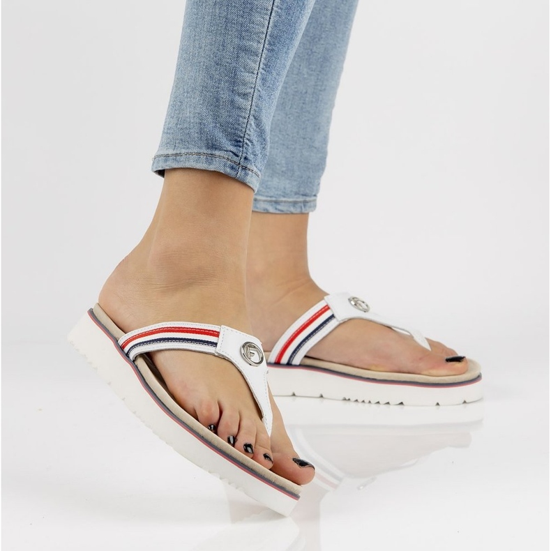 Chaussons en cuir Filippo DK2327 / 21 Wh blanc 1