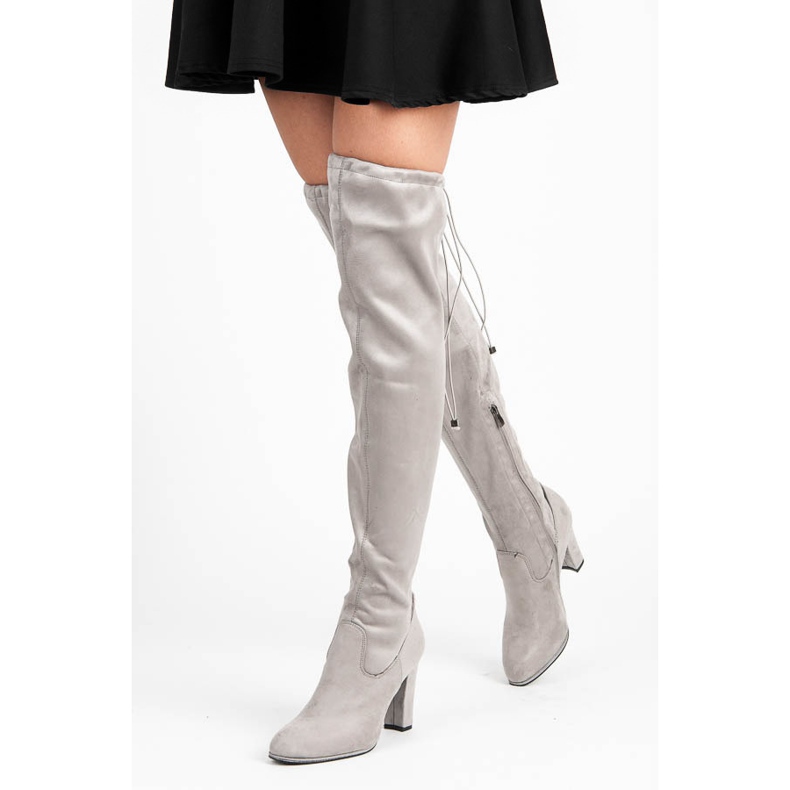 Betler Bottes en daim sur le poteau gris 1