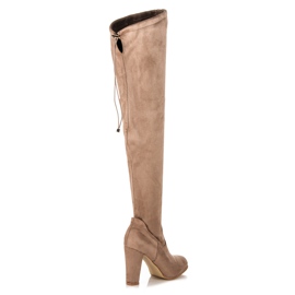 Betler Bottes en daim sur le poteau brun 2