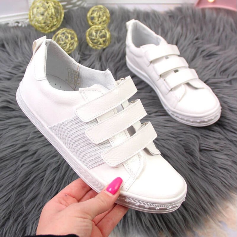 Chaussures baskets fille avec velcro blanc Kornecki 6286 blanche 1 Chaussures baskets fille avec velcro blanc Kornecki 6286 blanche 1
