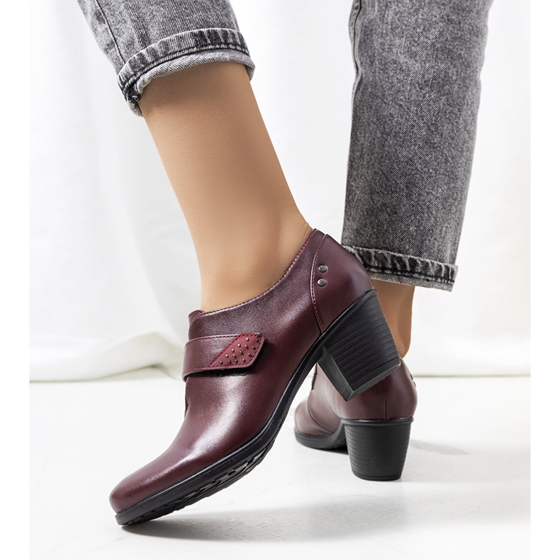 Brogues marron sur le poste de Belia rouge multicolore 1