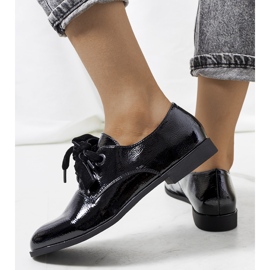 Chaussures laquées noires de Munter le noir 1