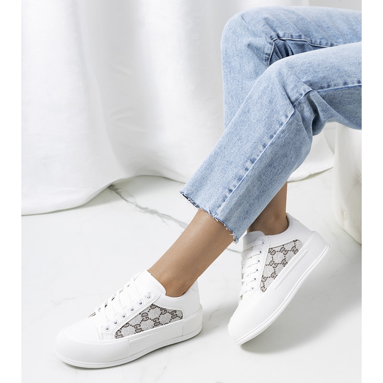 Baskets blanches sur la plateforme Birkett gris 2 Baskets blanches sur la plateforme Birkett gris 2