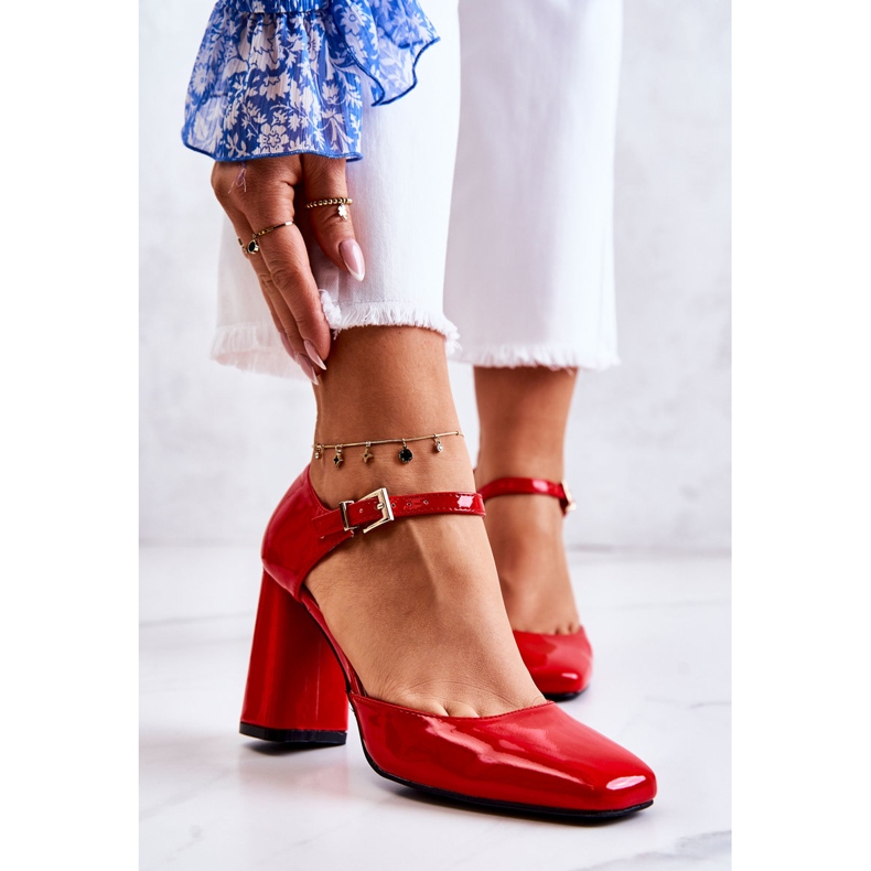 PG1 Escarpins laqués à la mode sur un bar Maoris rouge 2