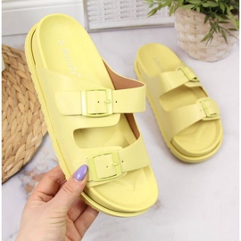 Chaussons En Caoutchouc Jaune Avec Boucles En S.Barski 1
