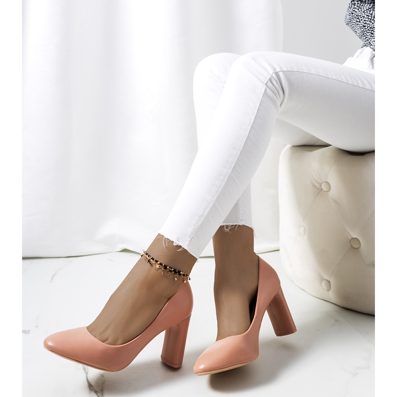 Escarpins roses sur le poste de Burnaby 1 Escarpins roses sur le poste de Burnaby 1