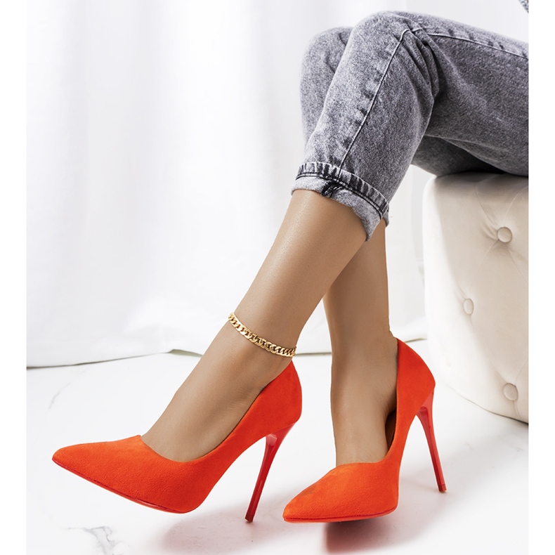 Les talons hauts orange d'Emile 1