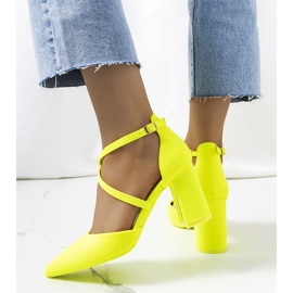 Des escarpins jaune fluo sur le Hassing post 2