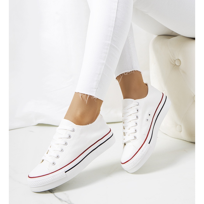 Baskets blanches sur la plateforme Wessel 1